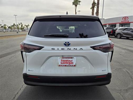 2025 Toyota Sienna XLE