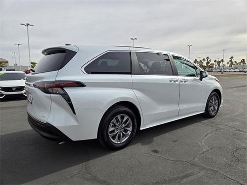 2025 Toyota Sienna XLE