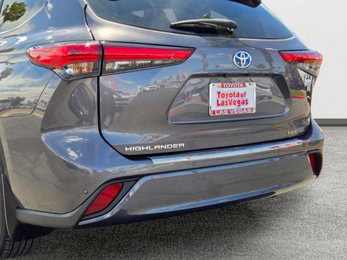 Magnetic Gray Metallic 2023 Toyota Highlander Hybrid Limited