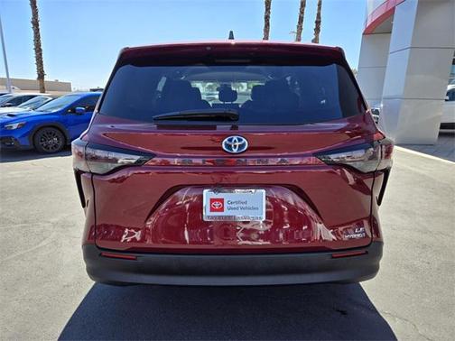 2023 Toyota Sienna LE