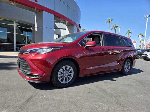 2023 Toyota Sienna LE
