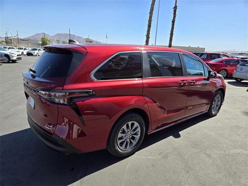 2023 Toyota Sienna LE