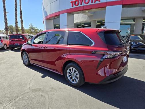 2023 Toyota Sienna LE