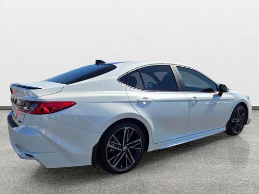 Wind Chill Pearl 2025 Toyota Camry XSE