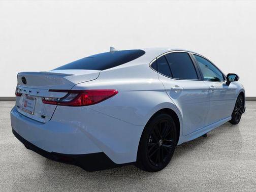 Ice 2026 Toyota Camry SE