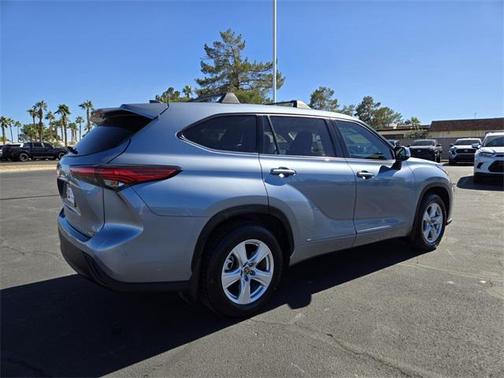 2022 Toyota Highlander LE