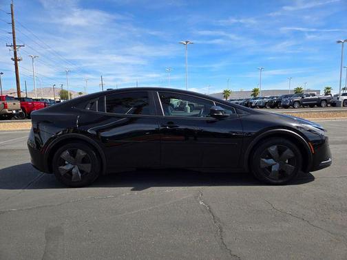 2025 Toyota Prius LE