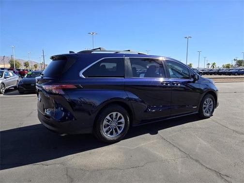 2021 Toyota Sienna LE
