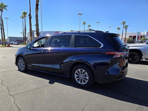2021 Toyota Sienna LE