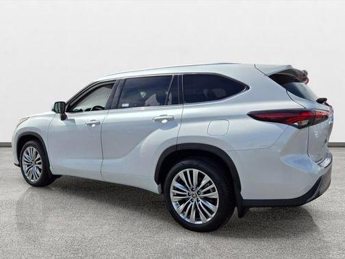 Wind Chill Pearl 2024 Toyota Highlander Platinum
