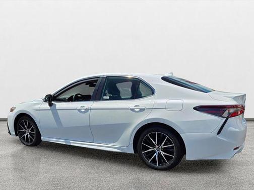 Ice 2024 Toyota Camry SE