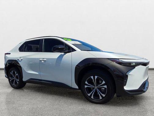 Wind Chill Pearl 2024 Toyota bZ4X XLE