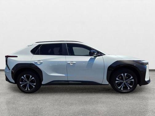 Wind Chill Pearl 2024 Toyota bZ4X XLE