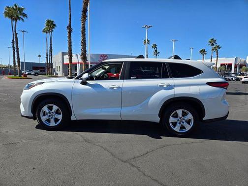 2023 Toyota Highlander LE