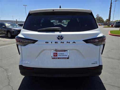 2023 Toyota Sienna LE