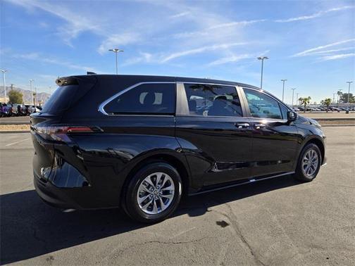 2025 Toyota Sienna XLE