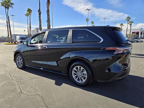 2025 Toyota Sienna XLE
