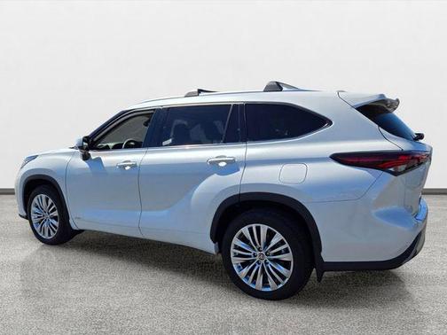 Wind Chill Pearl 2024 Toyota Highlander Hybrid Platinum