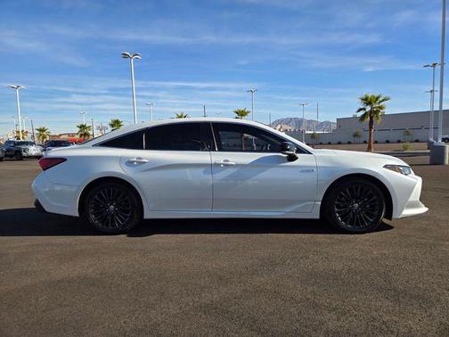 2021 Toyota Avalon Hybrid XSE