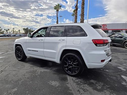 2022 Jeep Grand Cherokee Laredo