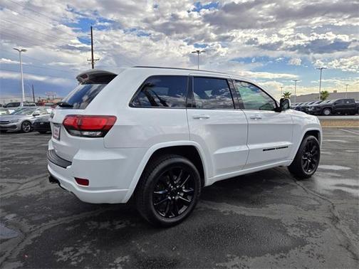 2022 Jeep Grand Cherokee Laredo