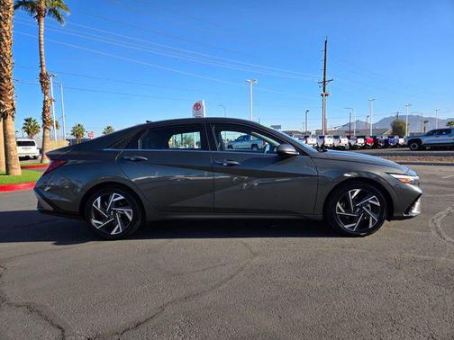 2025 Hyundai ELANTRA SEL