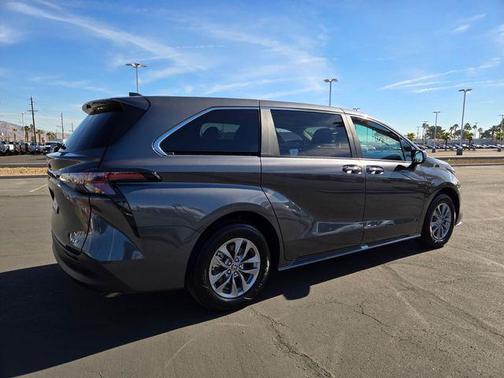 2025 Toyota Sienna XLE