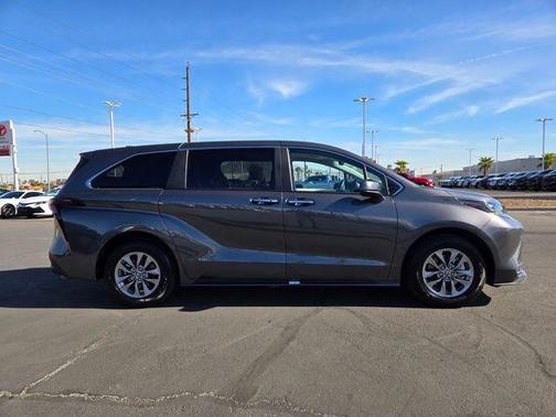 2025 Toyota Sienna XLE