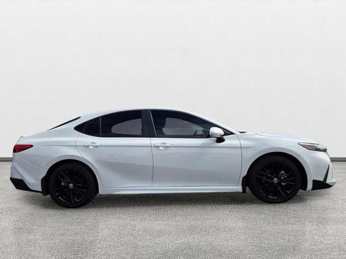 Ice Cap 2025 Toyota Camry SE