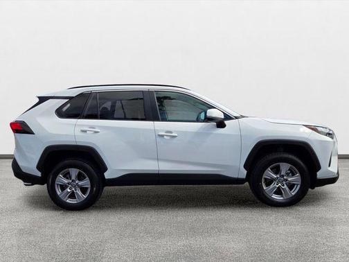 Ice Cap 2025 Toyota RAV4 XLE