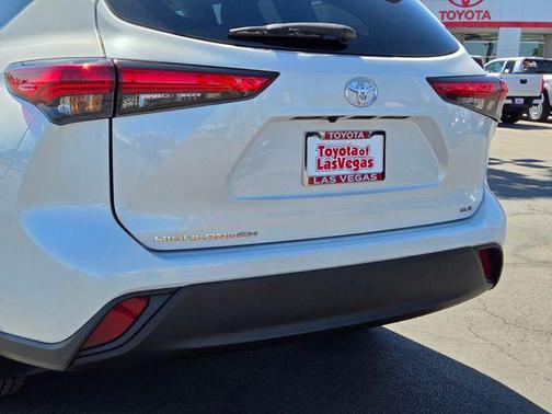 Wind Chill Pearl 2023 Toyota Highlander XLE