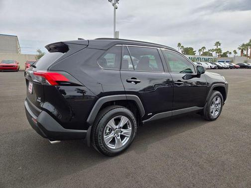 2025 Toyota RAV4 Hybrid LE