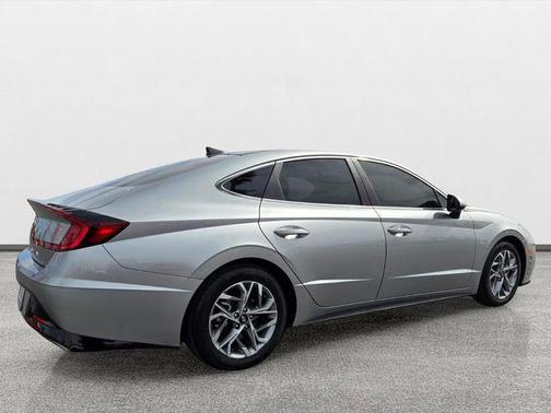 Shimmering Silver Pearl 2020 Hyundai SONATA SEL