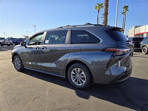 2025 Toyota Sienna LE