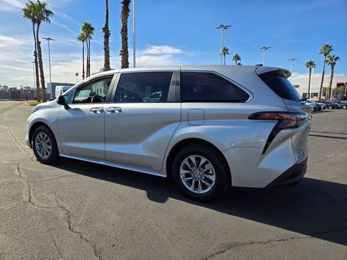 2025 Toyota Sienna XLE