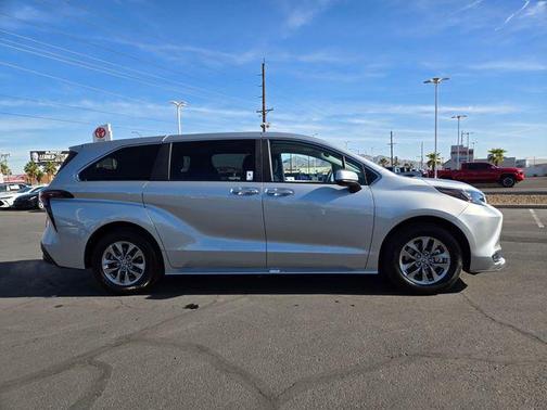 2025 Toyota Sienna XLE