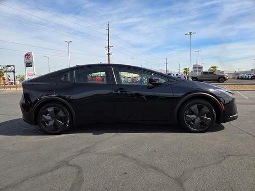 2025 Toyota Prius LE