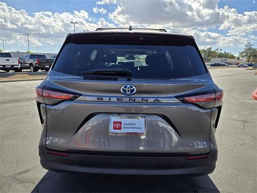 2022 Toyota Sienna XLE 8 Passenger