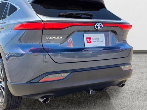 Coastal Gray Metallic 2024 Toyota Venza LE