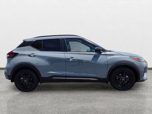 Boulder Gray Pearl 2023 Nissan Kicks SR