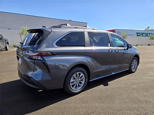 2025 Toyota Sienna XLE 7 Passenger