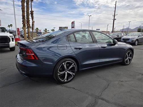 2024 Volvo S60 B5 Plus Dark Theme