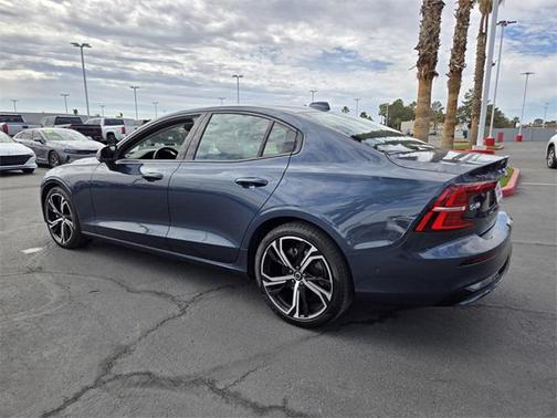 2024 Volvo S60 B5 Plus Dark Theme