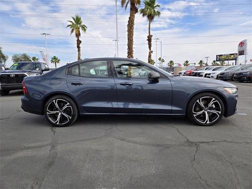 2024 Volvo S60 B5 Plus Dark Theme