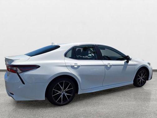 Ice Cap 2024 Toyota Camry SE