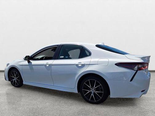 Ice Cap 2024 Toyota Camry SE