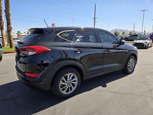 2017 Hyundai TUCSON SE