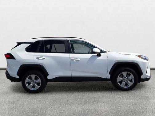 Ice Cap 2024 Toyota RAV4 XLE