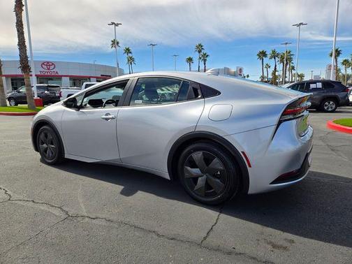 2025 Toyota Prius LE