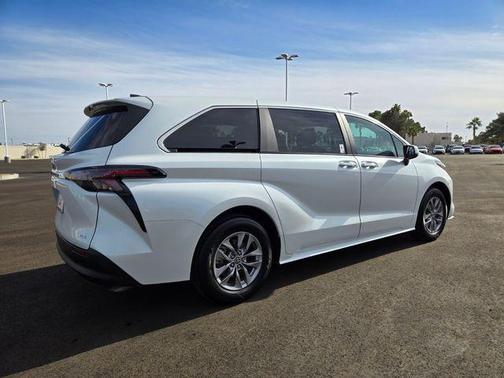 2025 Toyota Sienna XLE